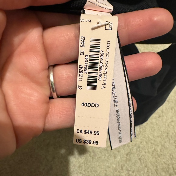 2 vs pink front close bras - Picture 7 of 7